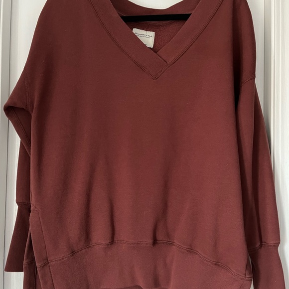 Abercrombie Women's
Split-Hem Tunic V-Neck Sweatshirt size small - Picture 2 of 4